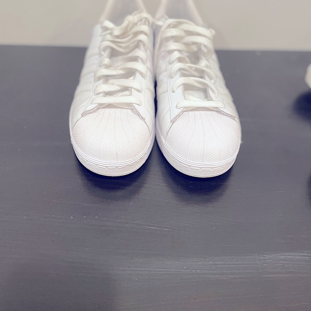 White adidas’s size 11 only worn twice